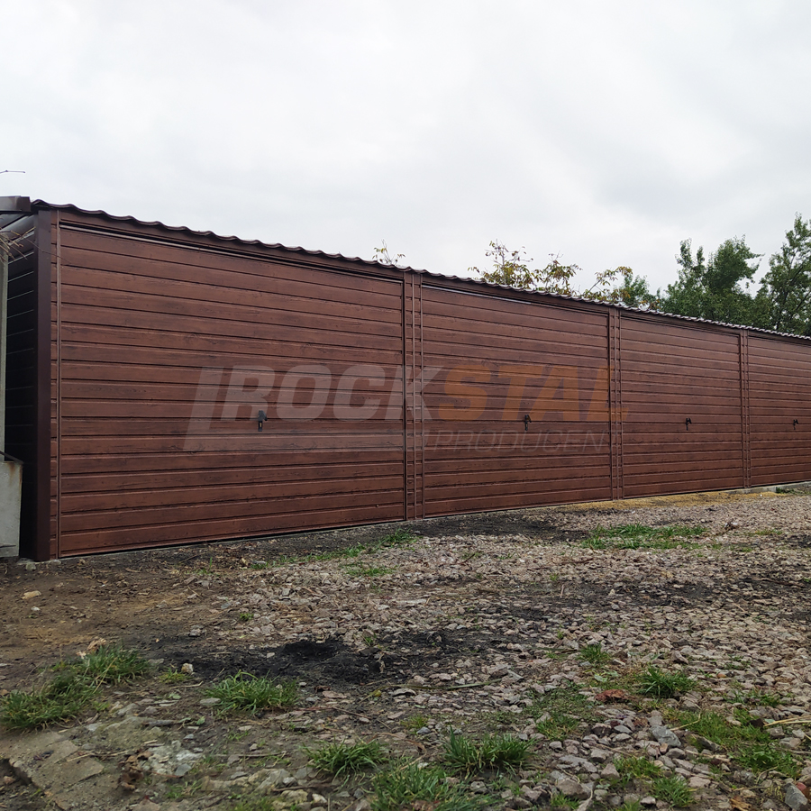 Garaż blaszany 13x6 m, bramy uchylne, kolor drewnopodobny orzech